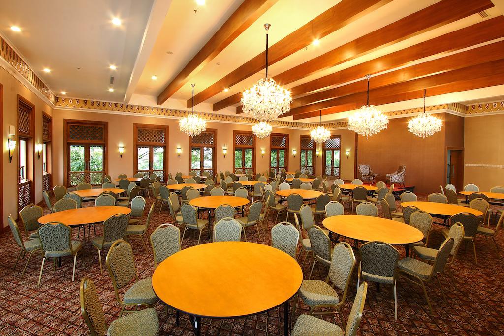 Aziza Syariah Hotel Solo By Horison מראה חיצוני תמונה
