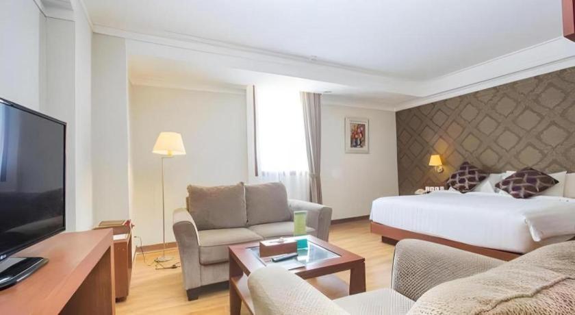 Aziza Syariah Hotel Solo By Horison מראה חיצוני תמונה